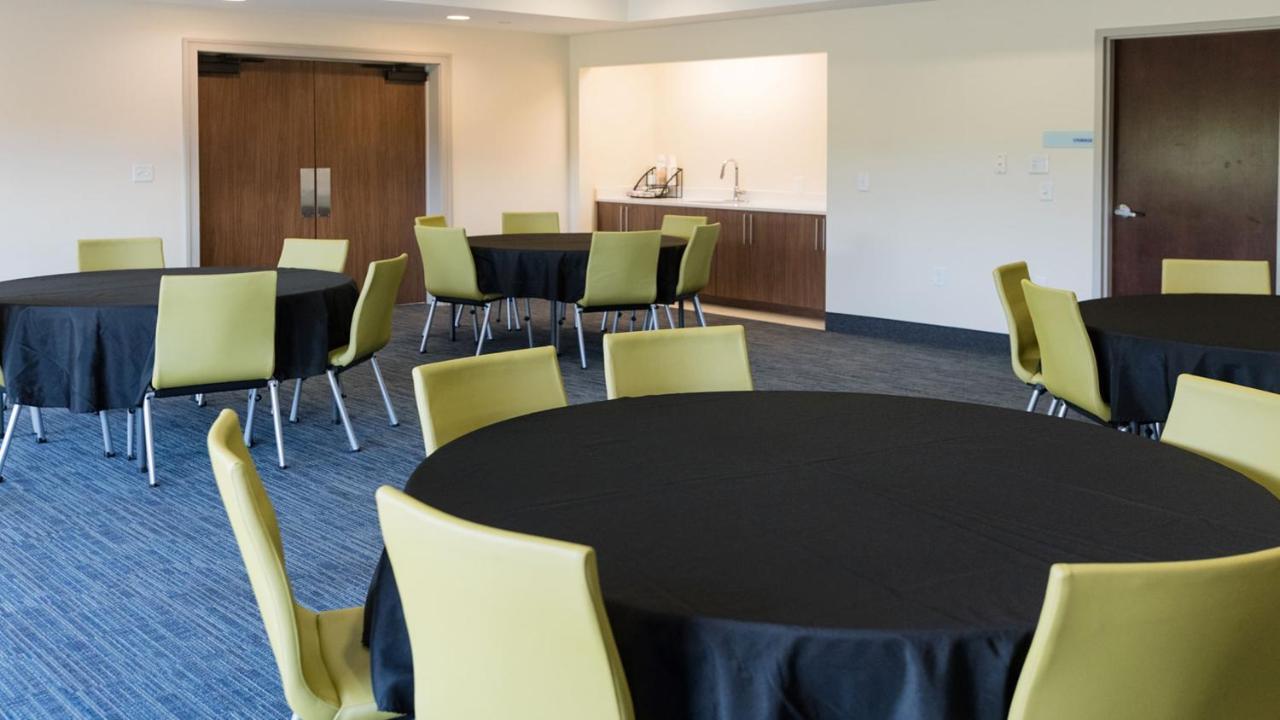 Holiday Inn Express & Suites Lexington North West-The Vineyard By Ihg Экстерьер фото