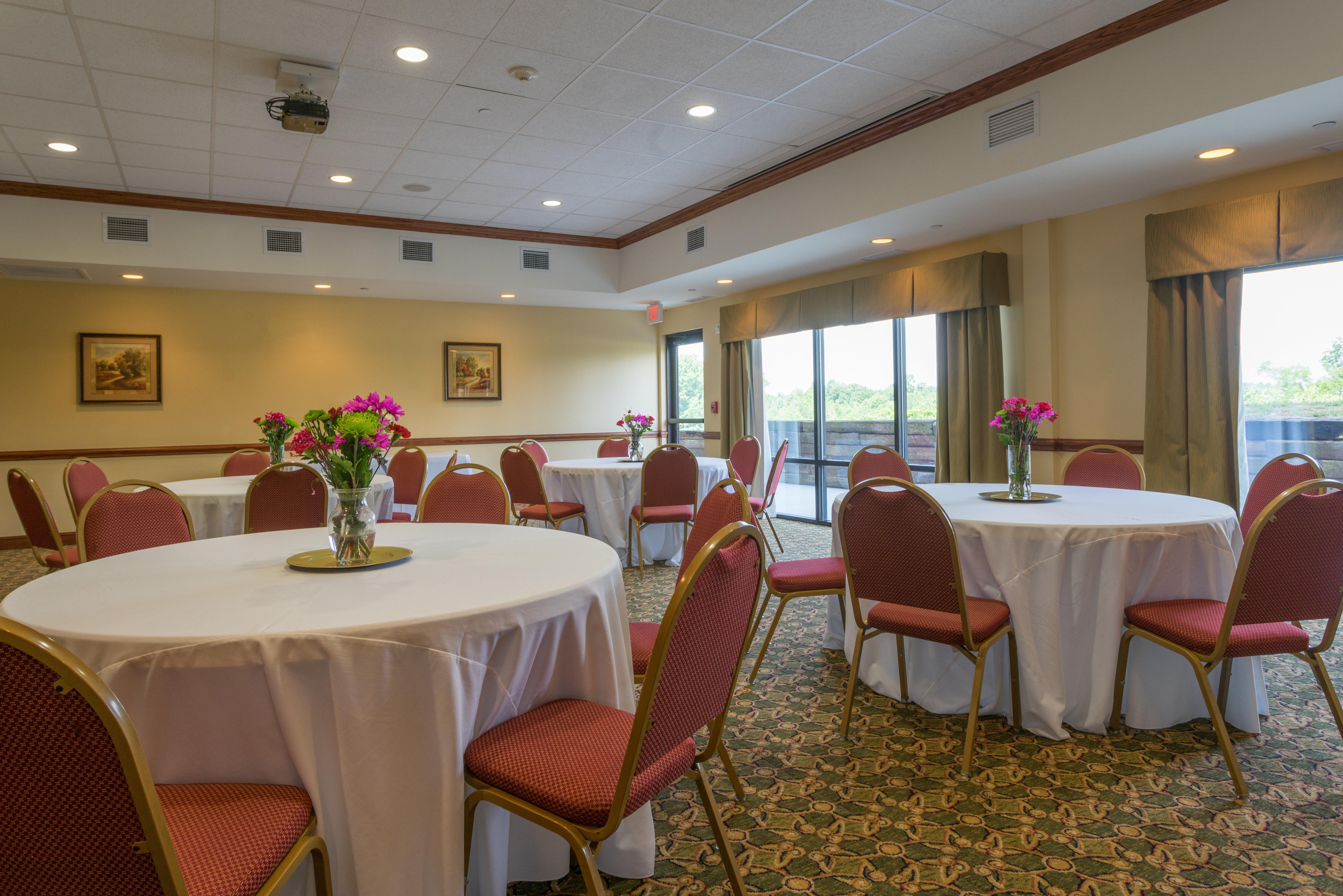 Holiday Inn Express & Suites Lexington North West-The Vineyard By Ihg Экстерьер фото